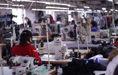 从女工到亿万富翁 二十载风雨路，铸就六亿服饰王国